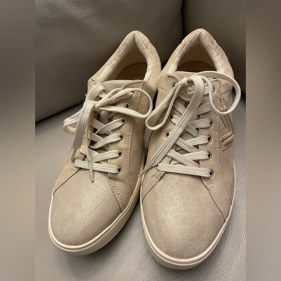 Vionic Kearny Platform Lace Up Sneakers Sz.9.5 - Picture 2 of 7